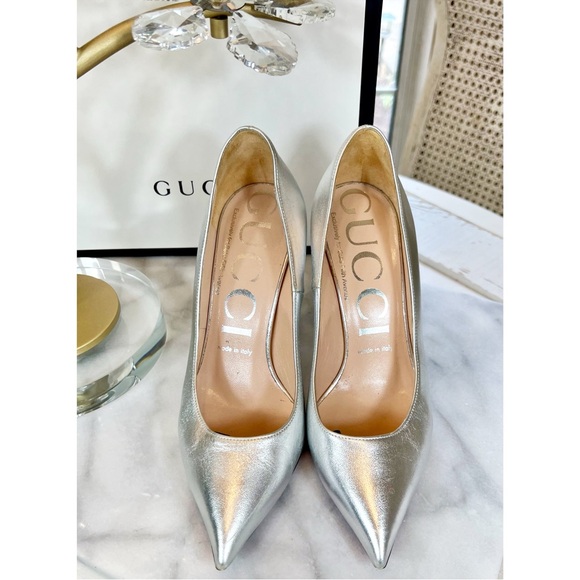Gucci “Virginia Heart 95 mm Heart” Silver Leather Pumps - Picture 7 of 12